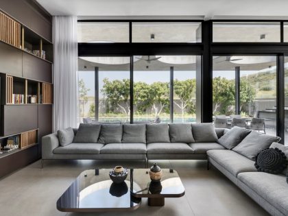 Israelevitz Architects Design a Stylish and Dramatic Contemporary Home in Israel (3)