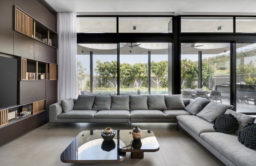 Israelevitz Architects Design a Stylish and Dramatic Contemporary Home in Israel (3)