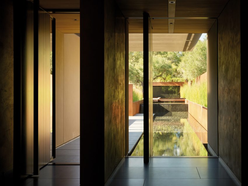 Olson Kundig Creates a Stunning and Elegant Net-Zero Home Amid a Meadow in California (10)