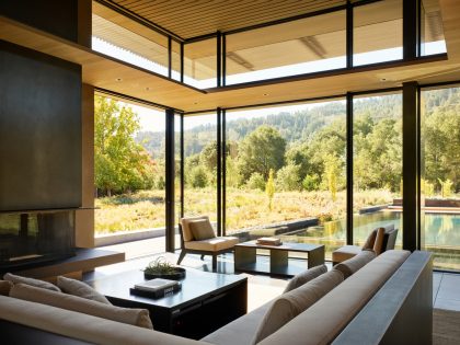 Olson Kundig Creates a Stunning and Elegant Net-Zero Home Amid a Meadow in California (14)