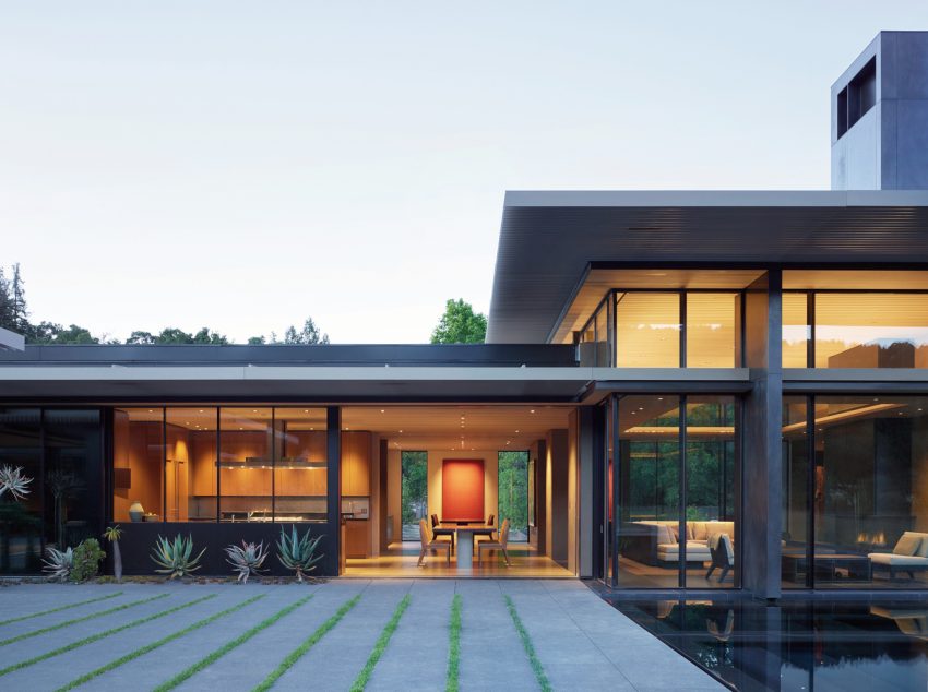 Olson Kundig Creates a Stunning and Elegant Net-Zero Home Amid a Meadow in California (17)