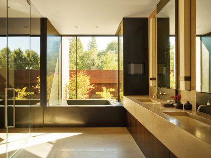 Olson Kundig Creates a Stunning and Elegant Net-Zero Home Amid a Meadow in California (19)