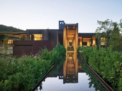 Olson Kundig Creates a Stunning and Elegant Net-Zero Home Amid a Meadow in California (6)