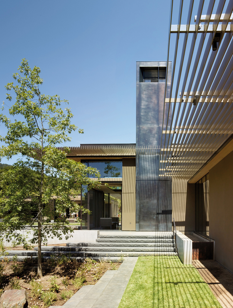 Olson Kundig Creates a Stunning and Elegant Net-Zero Home Amid a Meadow in California (8)