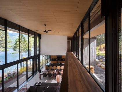 Olson Kundig Designs a Cozy Modern Vacation House Overlooks the Pine Forests of Northern Montana (12)