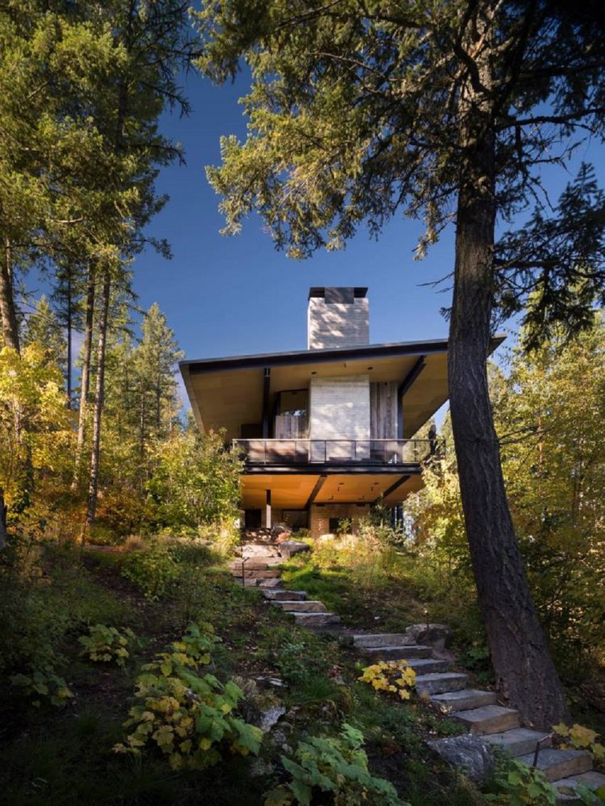 Olson Kundig Designs a Cozy Modern Vacation House Overlooks the Pine Forests of Northern Montana (2)