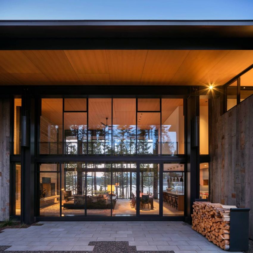 Olson Kundig Designs a Cozy Modern Vacation House Overlooks the Pine Forests of Northern Montana (7)