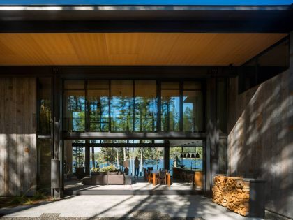 Olson Kundig Designs a Cozy Modern Vacation House Overlooks the Pine Forests of Northern Montana (8)