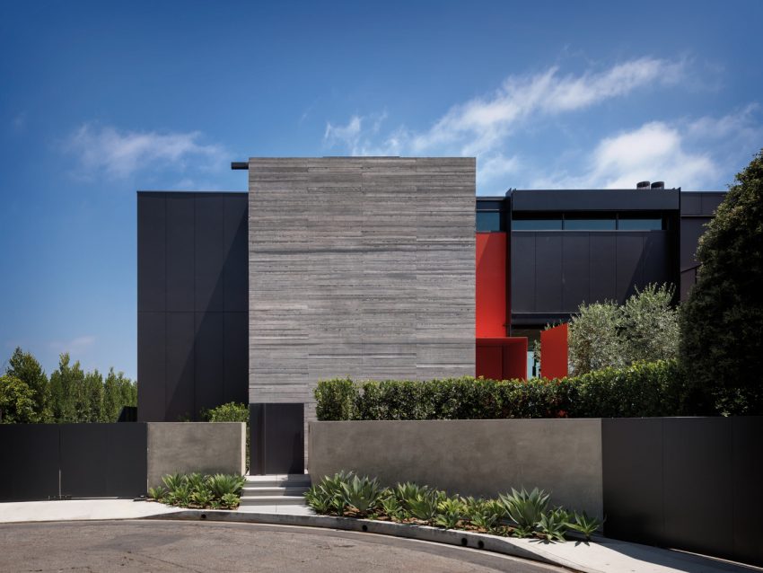 Olson Kundig Designs a Stunning High-Tech Modern Home in West Hollywood, California (1)