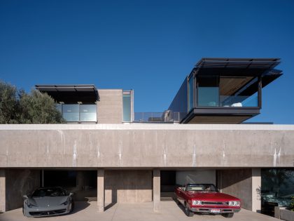 Olson Kundig Designs a Stunning High-Tech Modern Home in West Hollywood, California (24)