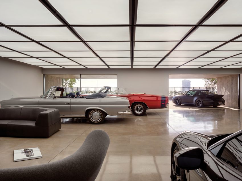 Olson Kundig Designs a Stunning High-Tech Modern Home in West Hollywood, California (25)