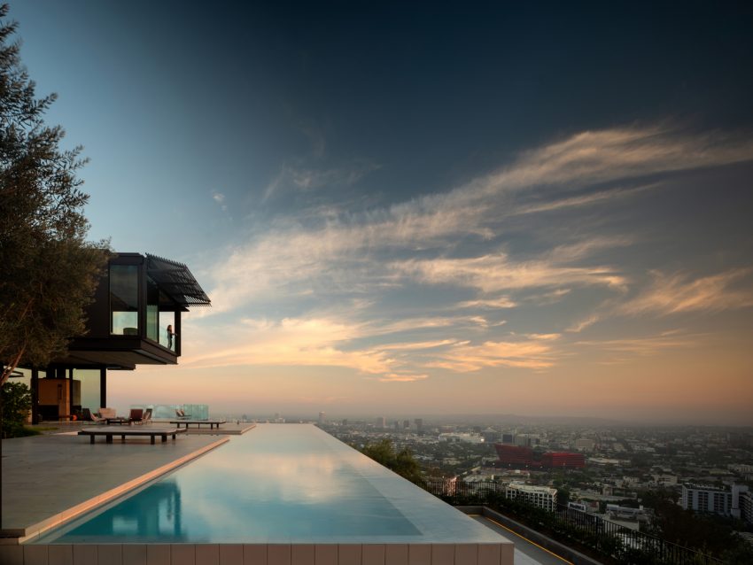 Olson Kundig Designs a Stunning High-Tech Modern Home in West Hollywood, California (27)