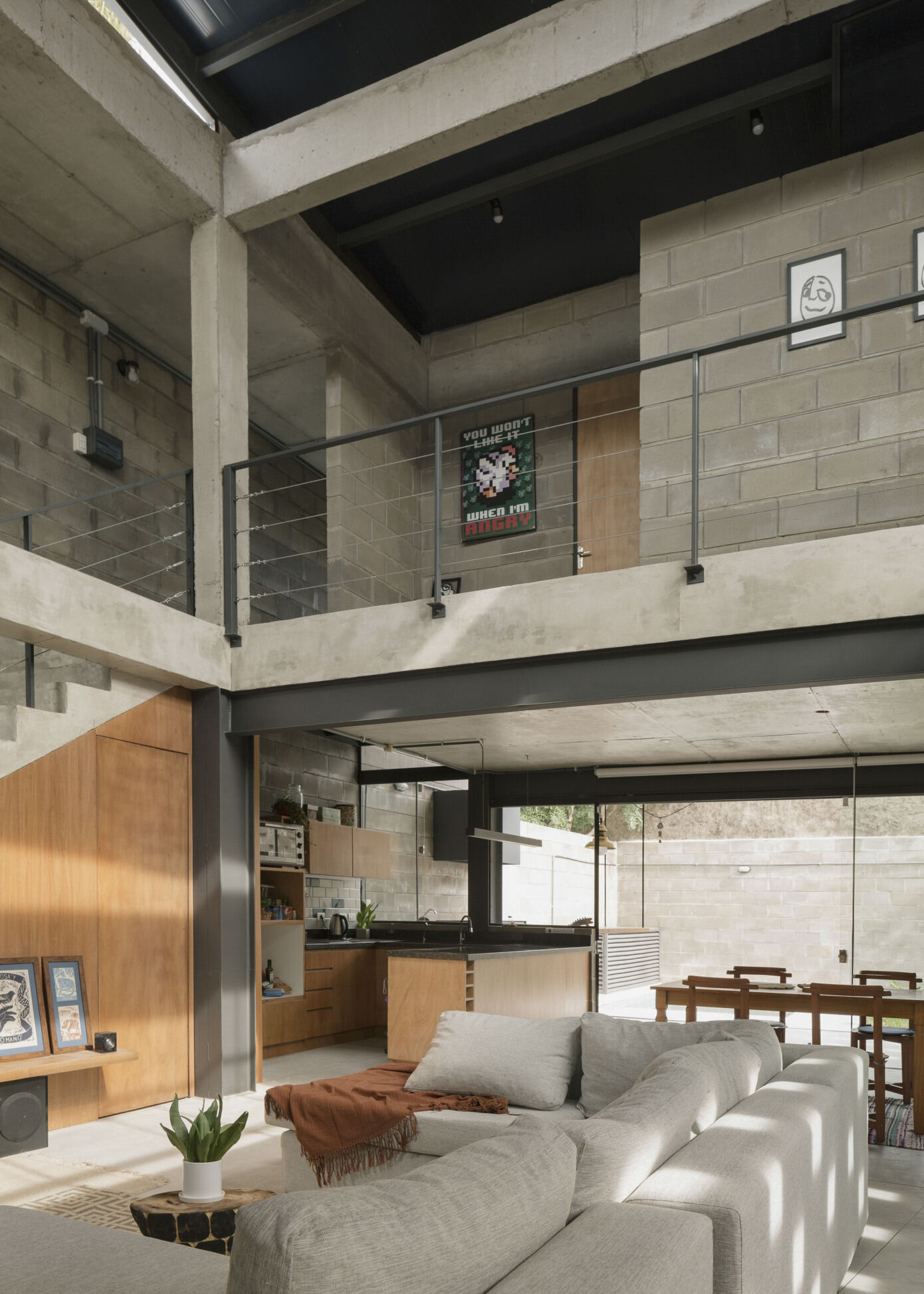 Penta Arquitectura Designs a Spacious and Industrial Concrete Home in Lambaré, Paraguay (18)