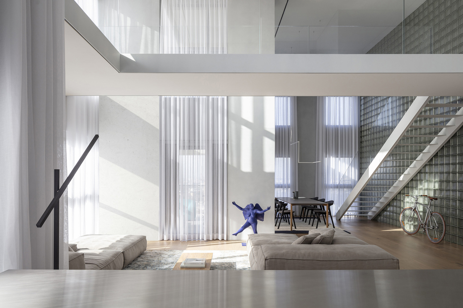 Tal Goldsmith Fish Design Studio Unveils a Modern and Bright Duplex Apartment in Tel Aviv, Israel (1)