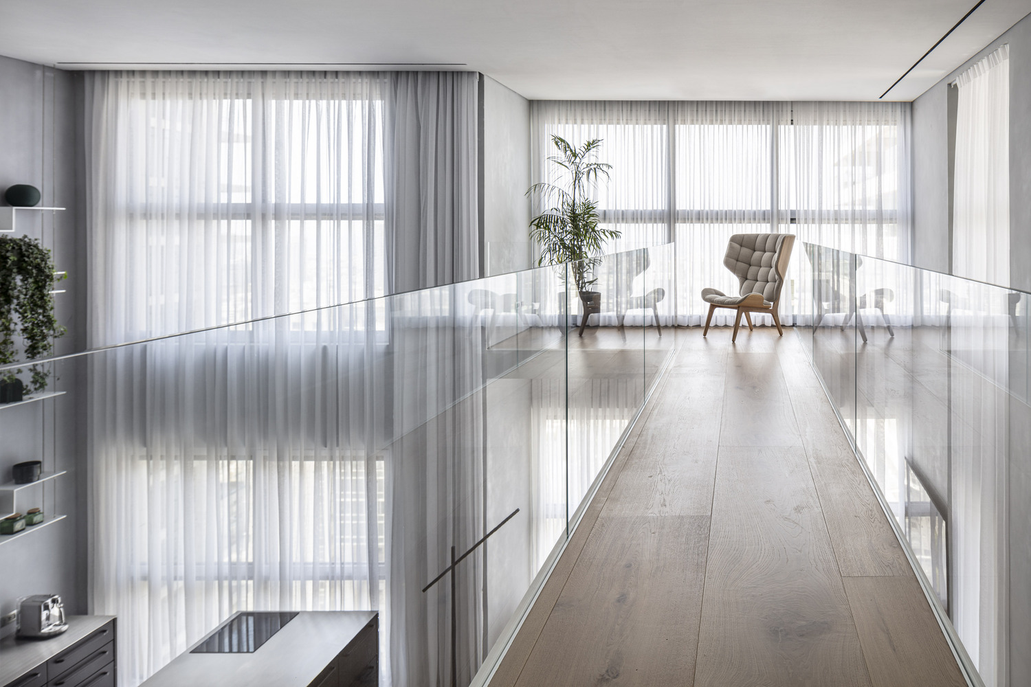 Tal Goldsmith Fish Design Studio Unveils a Modern and Bright Duplex Apartment in Tel Aviv, Israel (10)