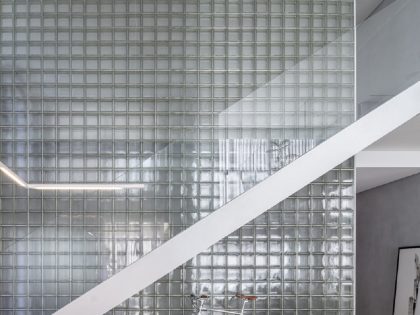 Tal Goldsmith Fish Design Studio Unveils a Modern and Bright Duplex Apartment in Tel Aviv, Israel (12)