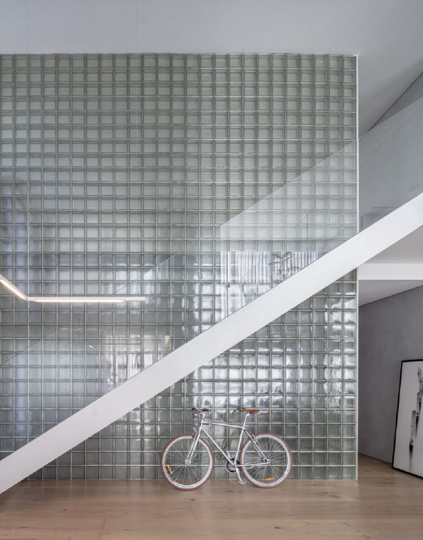 Tal Goldsmith Fish Design Studio Unveils a Modern and Bright Duplex Apartment in Tel Aviv, Israel (12)