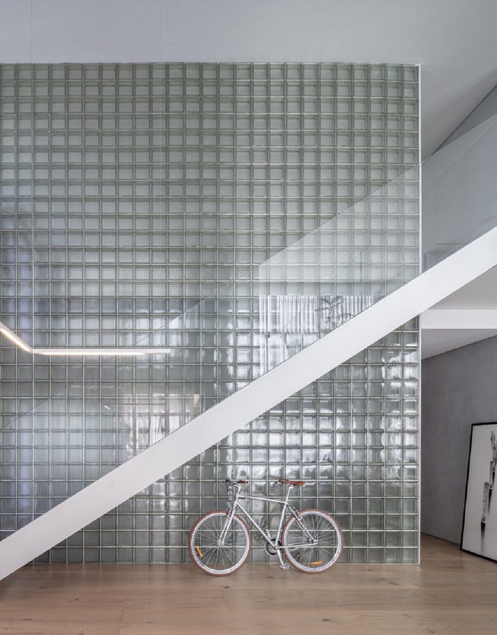 Tal Goldsmith Fish Design Studio Unveils a Modern and Bright Duplex Apartment in Tel Aviv, Israel (12)