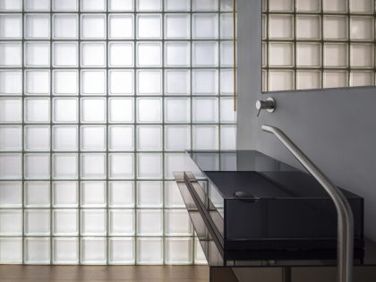 Tal Goldsmith Fish Design Studio Unveils a Modern and Bright Duplex Apartment in Tel Aviv, Israel (14)