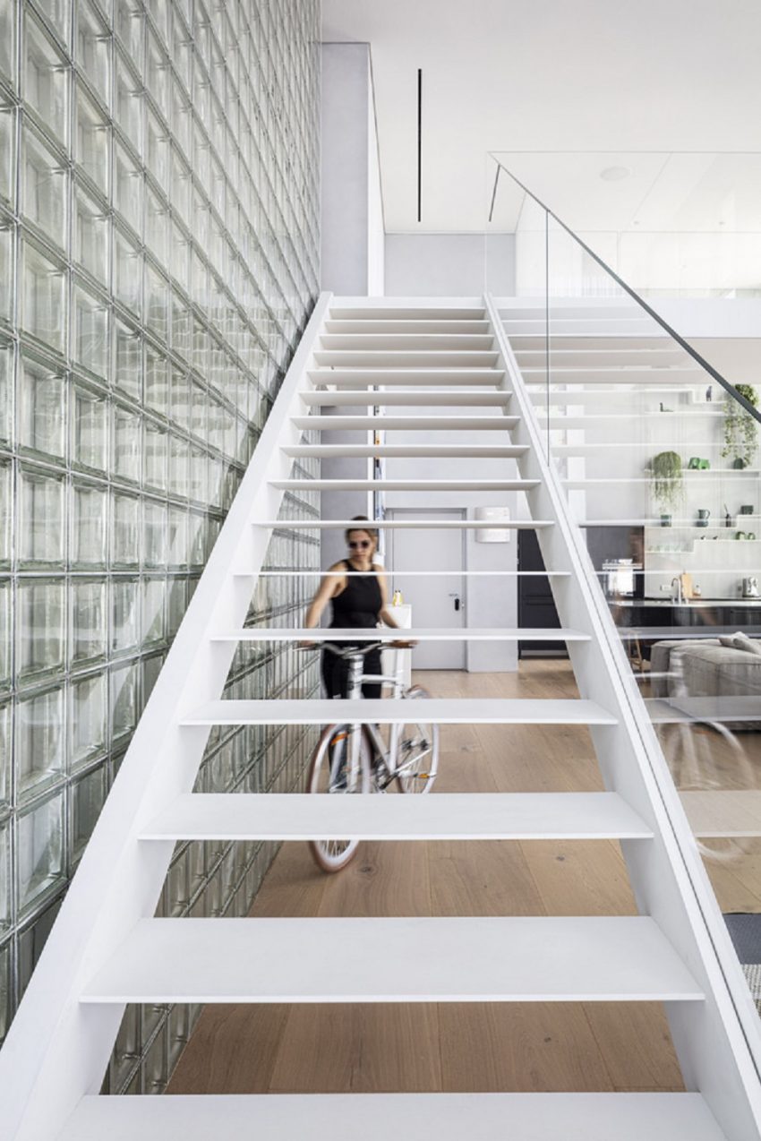 Tal Goldsmith Fish Design Studio Unveils a Modern and Bright Duplex Apartment in Tel Aviv, Israel (15)