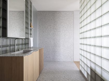 Tal Goldsmith Fish Design Studio Unveils a Modern and Bright Duplex Apartment in Tel Aviv, Israel (16)