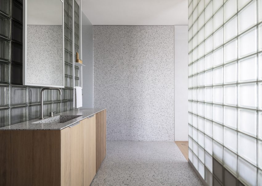 Tal Goldsmith Fish Design Studio Unveils a Modern and Bright Duplex Apartment in Tel Aviv, Israel (16)