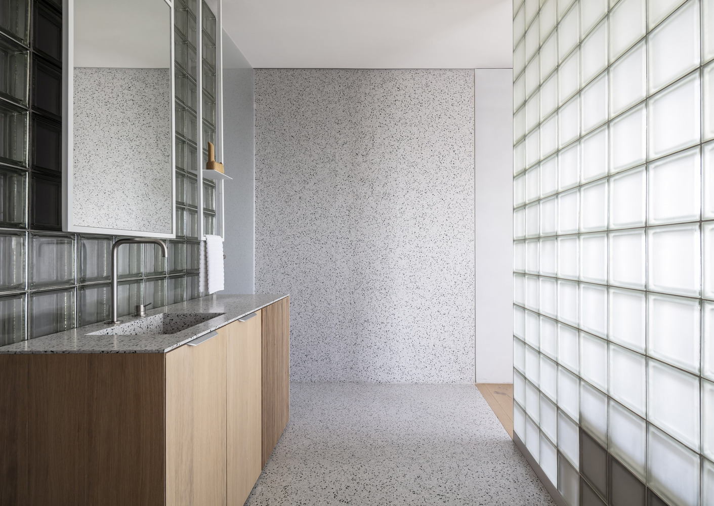 Tal Goldsmith Fish Design Studio Unveils a Modern and Bright Duplex Apartment in Tel Aviv, Israel (16)
