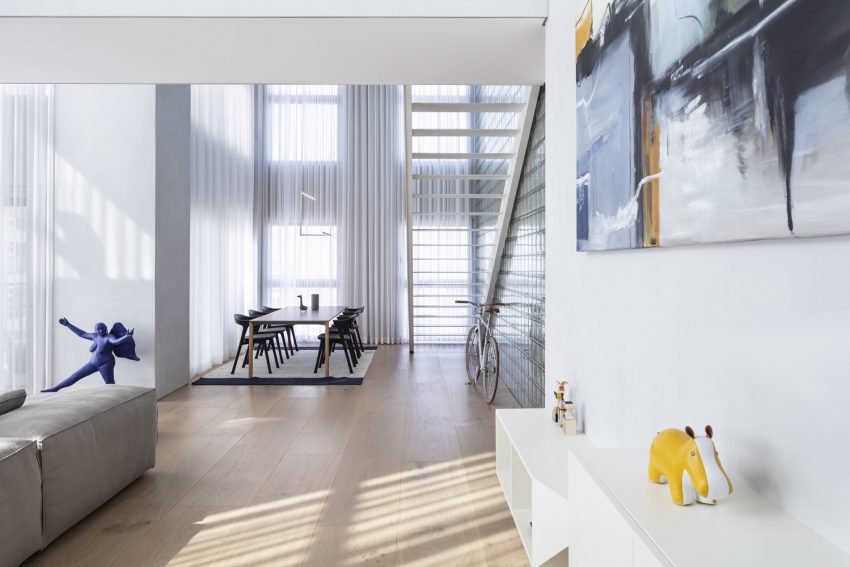 Tal Goldsmith Fish Design Studio Unveils a Modern and Bright Duplex Apartment in Tel Aviv, Israel (19)