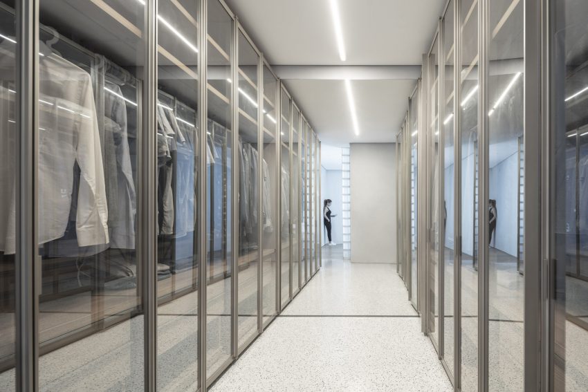 Tal Goldsmith Fish Design Studio Unveils a Modern and Bright Duplex Apartment in Tel Aviv, Israel (22)