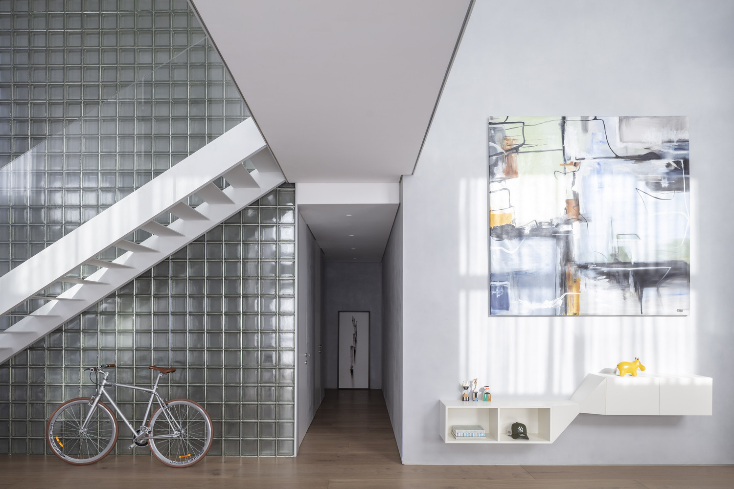 Tal Goldsmith Fish Design Studio Unveils a Modern and Bright Duplex Apartment in Tel Aviv, Israel (5)
