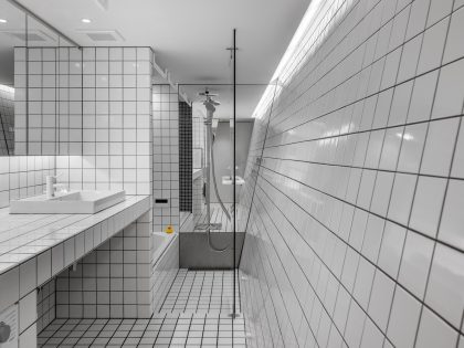 Terada Hirate Sekkei Designs a Futuristic and Colorful Modern House in Tokyo, Japan (15)