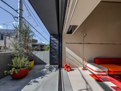 Terada Hirate Sekkei Designs a Futuristic and Colorful Modern House in Tokyo, Japan (20)