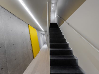 Terada Hirate Sekkei Designs a Futuristic and Colorful Modern House in Tokyo, Japan (4)