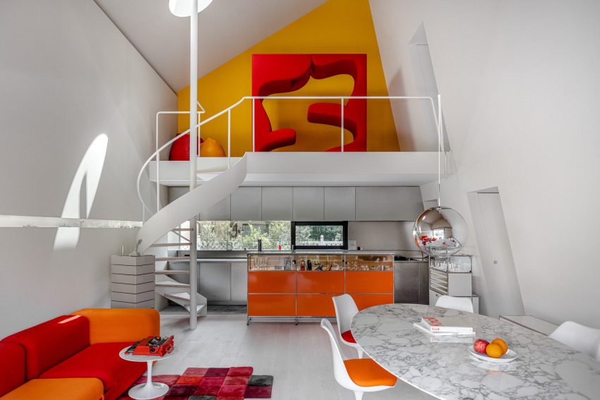 Terada Hirate Sekkei Designs a Futuristic and Colorful Modern House in Tokyo, Japan (7)