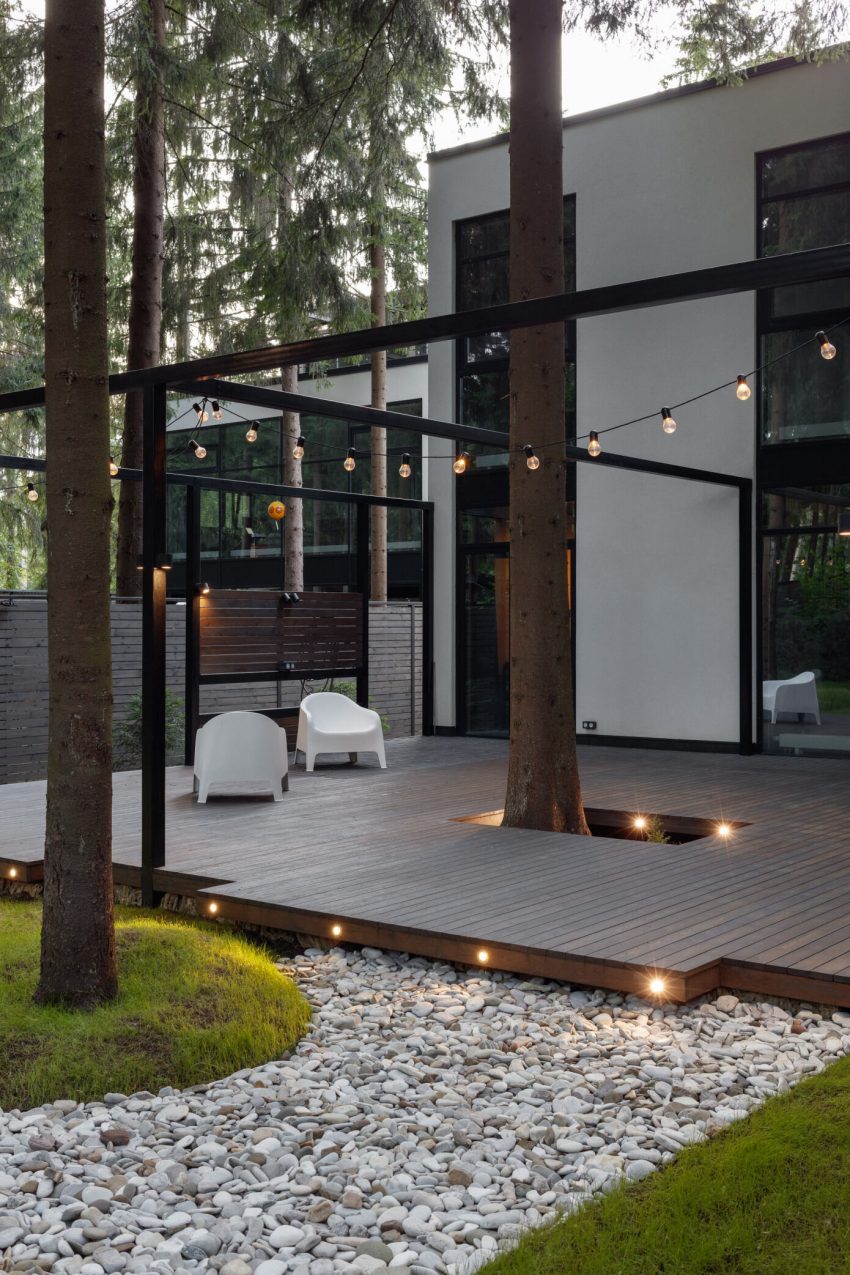 A Modern House Surrounded by Pine Trees and Luxurious Finishes in Moscow by Vladimir Karpenko (22)