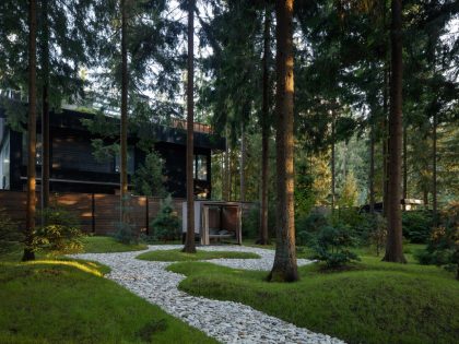 A Modern House Surrounded by Pine Trees and Luxurious Finishes in Moscow by Vladimir Karpenko (23)