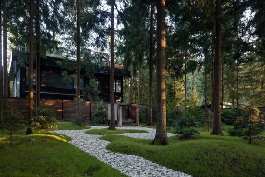 A Modern House Surrounded by Pine Trees and Luxurious Finishes in Moscow by Vladimir Karpenko (23)