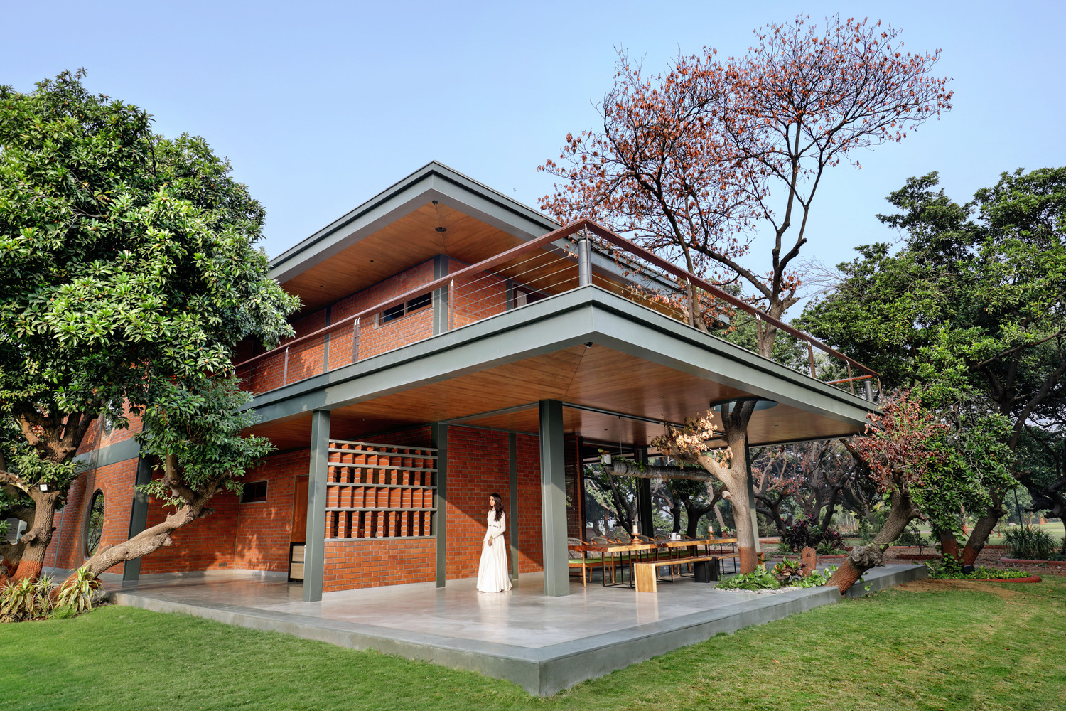 A Beautiful House with Mix of Wood, Metal and Brick, with Earthy Tones in Bharuch, India by Dipen Gada and Associates (29)