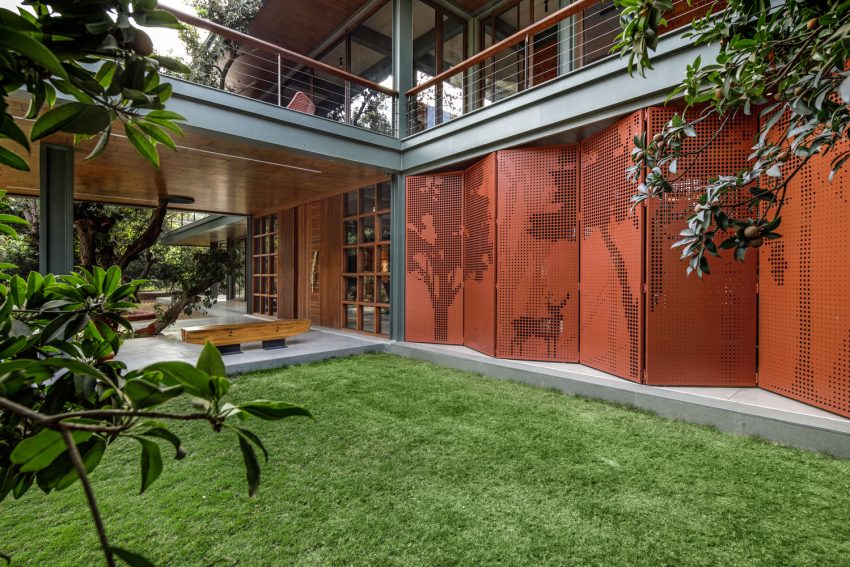 A Beautiful House with Mix of Wood, Metal and Brick, with Earthy Tones in Bharuch, India by Dipen Gada and Associates (30)