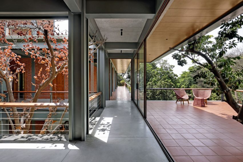 A Beautiful House with Mix of Wood, Metal and Brick, with Earthy Tones in Bharuch, India by Dipen Gada and Associates (39)