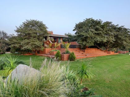 A Beautiful House with Mix of Wood, Metal and Brick, with Earthy Tones in Bharuch, India by Dipen Gada and Associates (46)