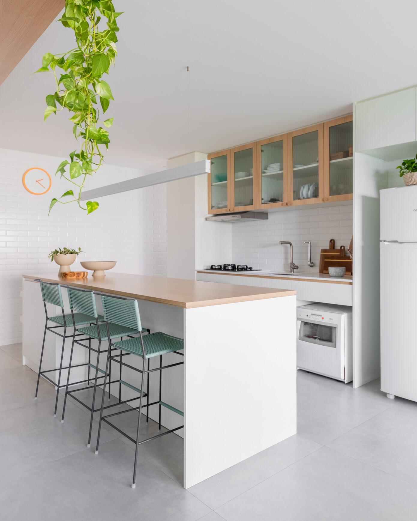A Beautiful, Light and Inviting Modern Home in São Paulo, Brazil by Vic Calil Arquitetura (8)