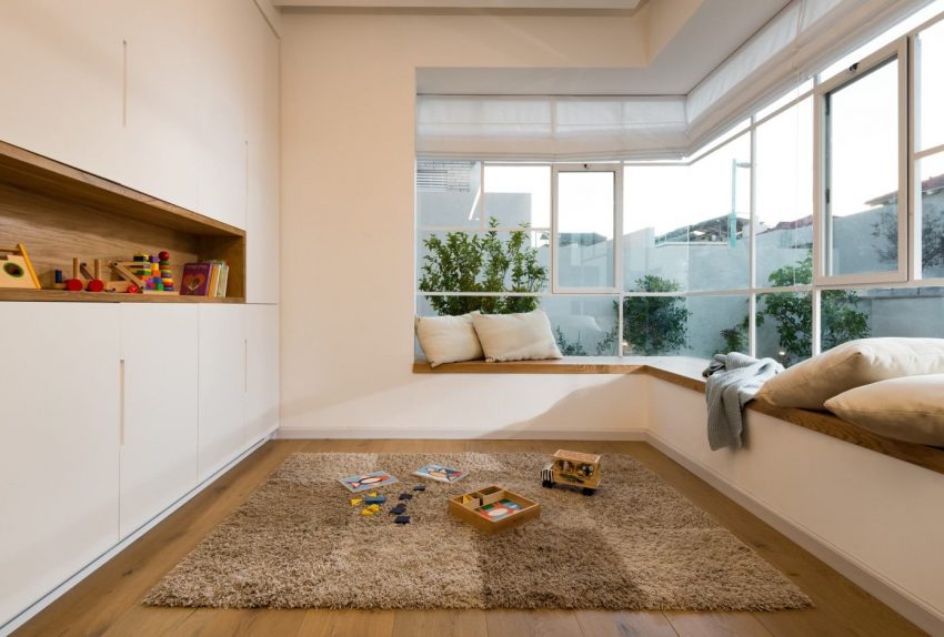 A Bright Modern Home for a Couple and Two Children in Oranit, Israel by Ron Shpigel (10)