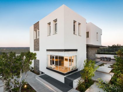 A Bright Modern Home for a Couple and Two Children in Oranit, Israel by Ron Shpigel (2)