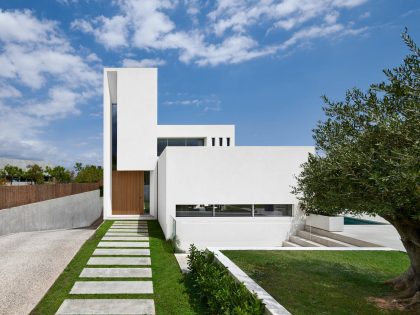 A Bright Modern Home with Stunning Yard and Pool in Palma de Mallorca, Spain by NEGRE (18)