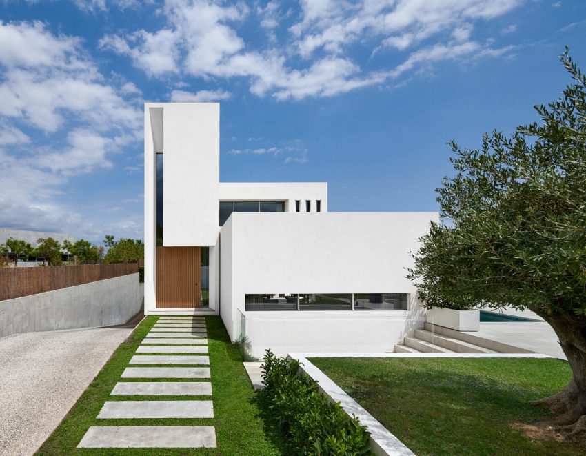 A Bright Modern Home with Stunning Yard and Pool in Palma de Mallorca, Spain by NEGRE (18)