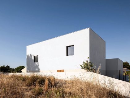 A Bright and Elegant Geometric House for Two Families in Comporta, Portugal by Estúdio AMATAM (18)