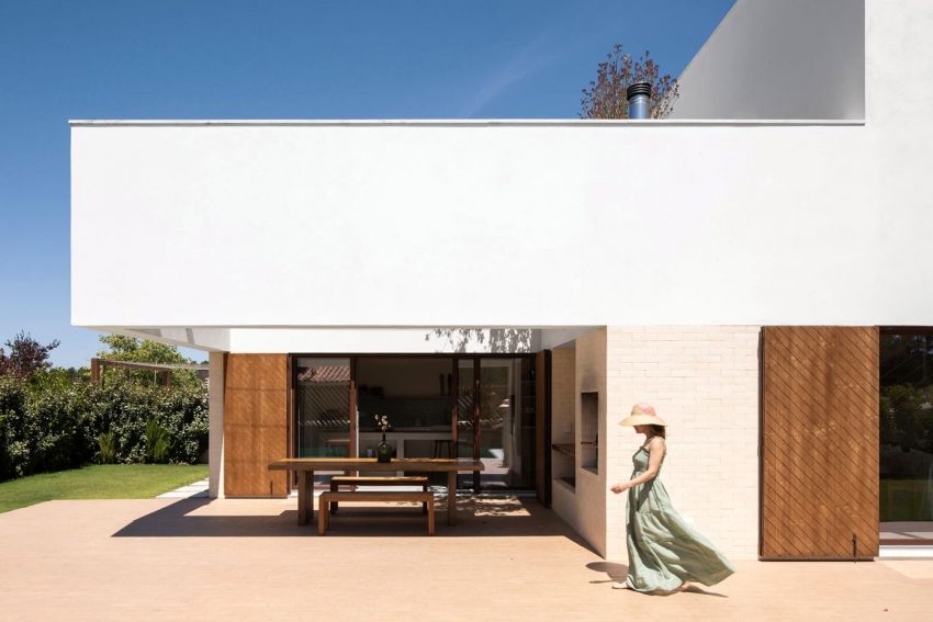 A Bright and Elegant Geometric House for Two Families in Comporta, Portugal by Estúdio AMATAM (2)