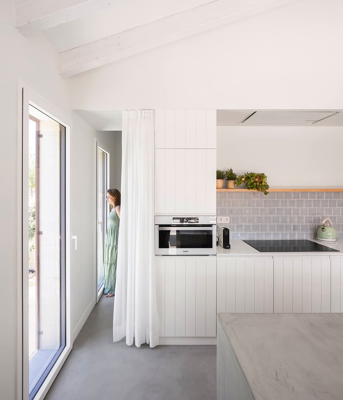 A Bright and Elegant Geometric House for Two Families in Comporta, Portugal by Estúdio AMATAM (8)