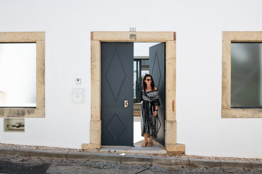 A Bright and Sophisticated Family Home with Neutral Palette in Silves, Portugal by Studioarte (13)